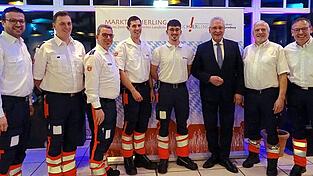 Die HvO des Malteser Hilfsdienstes mit Staatsminister Joachim Herrmann (Dritter von rechts) mit ihrem Leiter Xaver Treintl (Zweiter von rechts) haben seit ihrem rund 22-jährigen Bestehen circa 7.000 Einsätze geleistet. Die HvO des Malteser Hilfsdienstes mit Staatsminister Joachim Herrmann (Dritter von rechts) mit ihrem Leiter Xaver Treintl (Zweiter von rechts) haben seit ihrem rund 22-jährigen Bestehen circa 7.000 Einsätze geleistet.