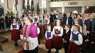 Bis auf dem letzten Platz war die Hinterskirchner Kuratiekirche Mariä Himmelfahrt beim Gottesdienst mit Dekan Alexander Blei gefüllt. Bis auf dem letzten Platz war die Hinterskirchner Kuratiekirche Mariä Himmelfahrt beim Gottesdienst mit Dekan Alexander Blei gefüllt.