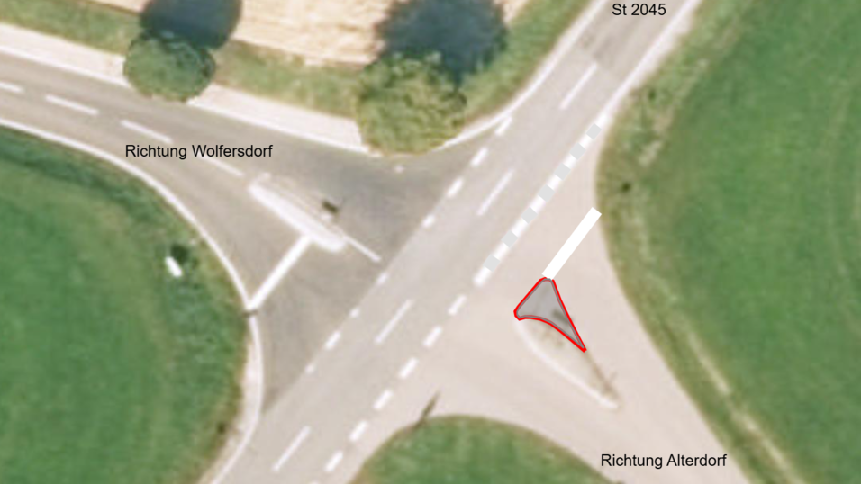 An der Staatsstra&szlig;enkreuzung in Wolfersdorf kommt es immer wieder zu Unf&auml;llen bei der &Uuml;berquerung der Staatsstra&szlig;e 2140 aus Richtung Alterdorf kommend, obwohl die Stelle eigentlich sehr gut einsehbar ist.