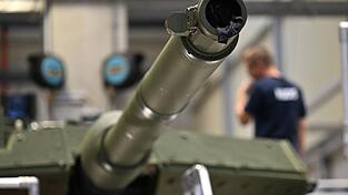 Der Leopard 2 A8 ist nach Militärangaben der erste Neubau eines Kampfpanzers für die Bundeswehr seit 1992. (Archivbild)