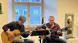 Harald Dobler (l.) und Uli Aschenbrenner haben den Abend musikalisch begleitet.