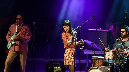 Die finnische Souls&auml;ngerin Ina Forsman er&ouml;ffnet den Sonntagabend.