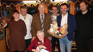 Herbert und Christa Wimmer durften zu ihrem diamantenen Ehejubiläum die Glückwünsche von Bürgermeister Markus Hofmann, ihrer Familie und vielen weiteren Freunden und Bekannten entgegennehmen.