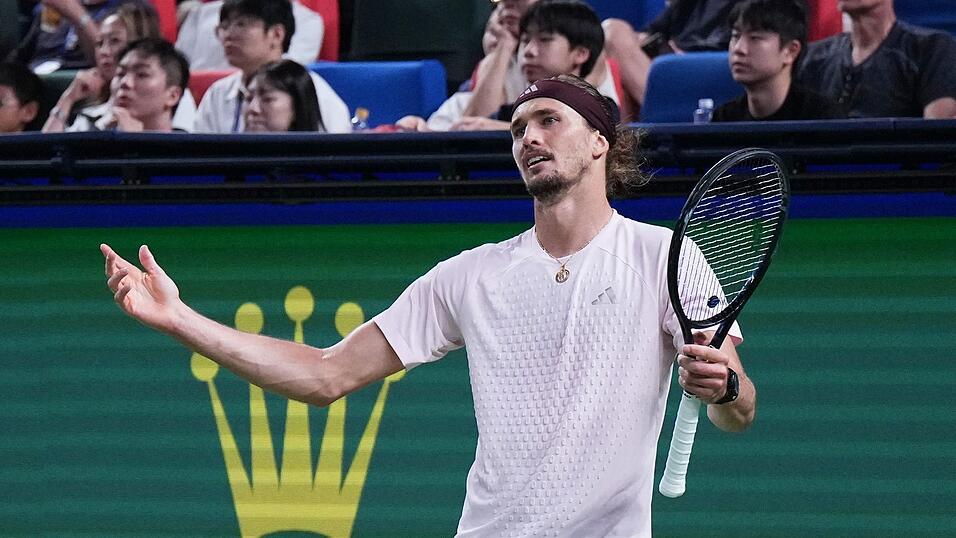 Alexander Zverev verpasst das Finale von Shanghai. Alexander Zverev verpasst das Finale von Shanghai.