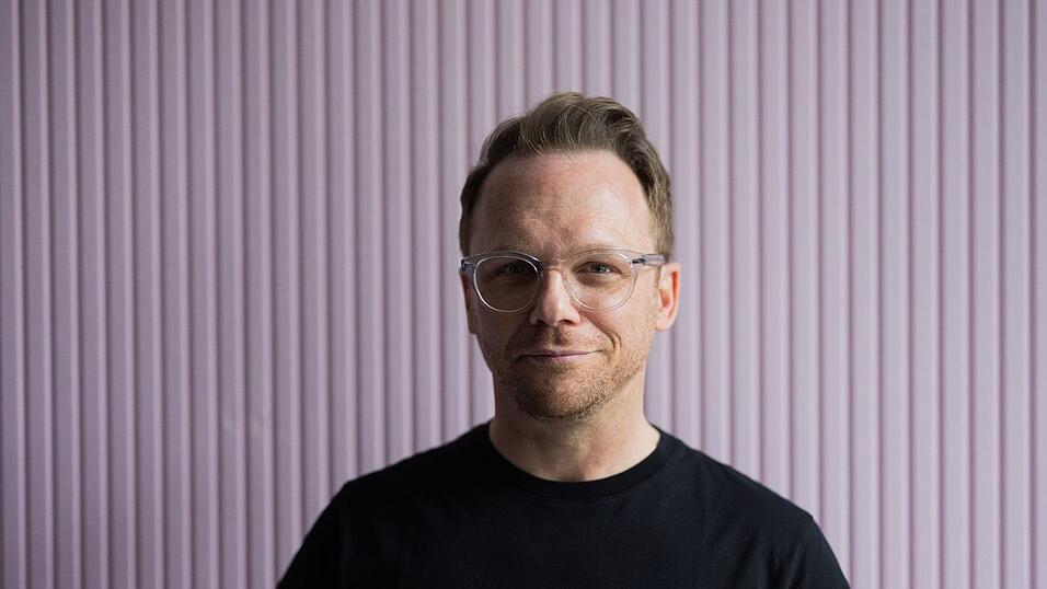 In der neuen RTL-Quizshow tritt ein Kandidat gegen ein 200-k&ouml;pfiges Publikum an und muss bei Sch&auml;tzfragen besser liegen als die kollektiven Antworten.