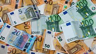 Der Haushaltsentwurf für 2027 sieht Ausgaben von 555,4 Milliarden Euro vor - mit eine Nettokreditaufnahme von 118,7 Milliarden Euro. (Symbolbild) Der Haushaltsentwurf für 2027 sieht Ausgaben von 555,4 Milliarden Euro vor - mit eine Nettokreditaufnahme von 118,7 Milliarden Euro. (Symbolbild)