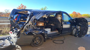 Glück im Unglück. Der Fahrer des Mercedes kam mit leichten Verletzungen davon. Glück im Unglück. Der Fahrer des Mercedes kam mit leichten Verletzungen davon.