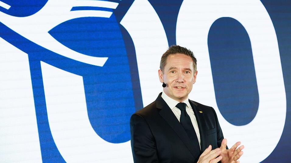 Jens Ritter, Chef der Lufthansa Airlines, pr&auml;sentiert das neue Konzept. (Archivbild)
