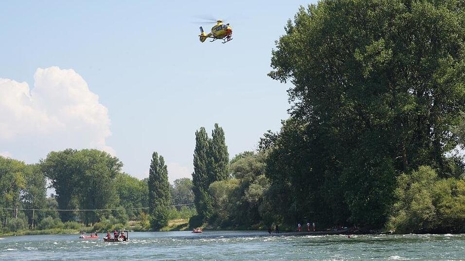 Bei der Suche setzten die Einsatzkräfte unter anderem Hubschrauber und Unterwasserdrohne ein.