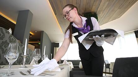 Die Pl&auml;ne der Bundesregierung sind vor allem f&uuml;r Mitarbeiter in Tourismusbetrieben, Hotels und in der Gastronomie gedacht.