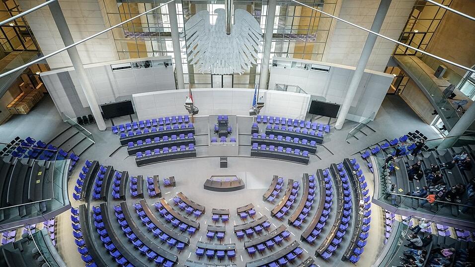 Bundestagsabgeordnete dürfen Nebeneinkünfte haben, sollen diese allerdings innerhalb von drei Monaten offenlegen. Bundestagsabgeordnete dürfen Nebeneinkünfte haben, sollen diese allerdings innerhalb von drei Monaten offenlegen.
