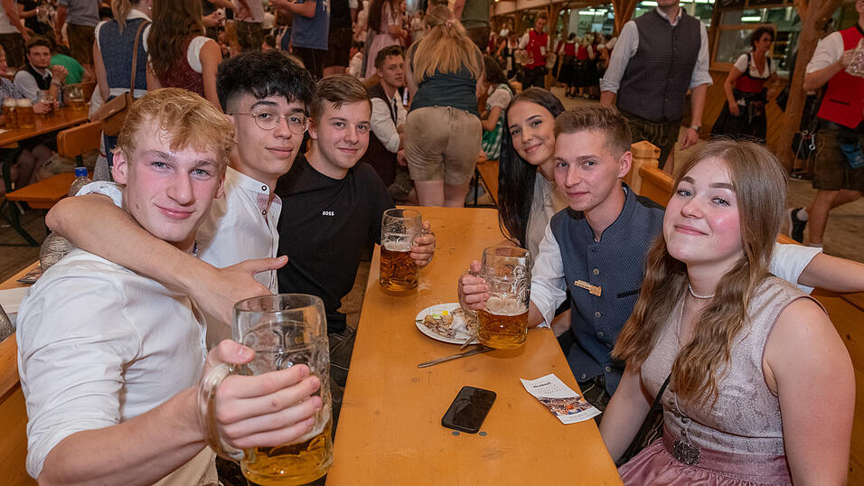 Die Partybilder vom Sonntag, 13. August 2023, aus dem Festzelt Nothaft. Die Partybilder vom Sonntag, 13. August 2023, aus dem Festzelt Nothaft.