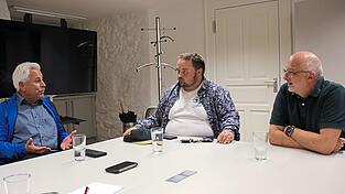 Hans Eckmann (von links), Josef Feldbauer und Matthias Gebhard - drei Ehrenamtler aus unterschiedlichen Generationen, die sich, was ihre Tätigkeit betrifft, in einigem einig sind.