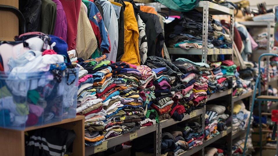 Mit ausrangierten Kleidungsstücken lässt sich viel Geld machen. Doch nicht alle Sammler haben gute Absichten. Mit ausrangierten Kleidungsstücken lässt sich viel Geld machen. Doch nicht alle Sammler haben gute Absichten.