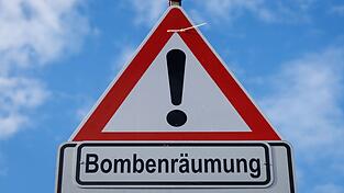Eine Splitterbombe aus dem Zweiten Weltkrieg soll entschärft werden. (Symbolbild) Eine Splitterbombe aus dem Zweiten Weltkrieg soll entschärft werden. (Symbolbild)
