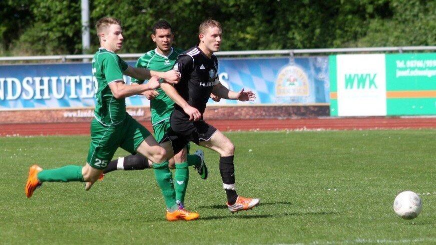 Die SpVgg Landshut schenkte gegen Rosenheim eine 2:0 Führung wieder her (Foto: Herrmann). Die SpVgg Landshut schenkte gegen Rosenheim eine 2:0 Führung wieder her (Foto: Herrmann).