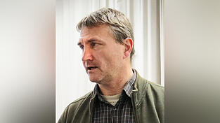 Dr. Christian Stierstorfer beeindruckte die Zuhörer mit einem sehr ausgewogenen Vortrag über den Schutz von Natur und Heimat. Dr. Christian Stierstorfer beeindruckte die Zuhörer mit einem sehr ausgewogenen Vortrag über den Schutz von Natur und Heimat.