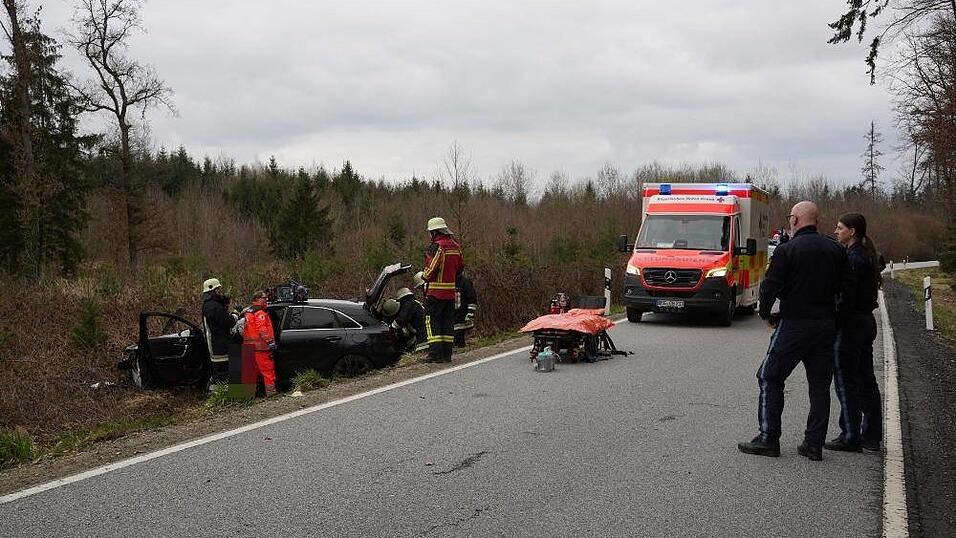 Die Autofahrerin ist von der Fahrbahn abgekommen. Die Autofahrerin ist von der Fahrbahn abgekommen.