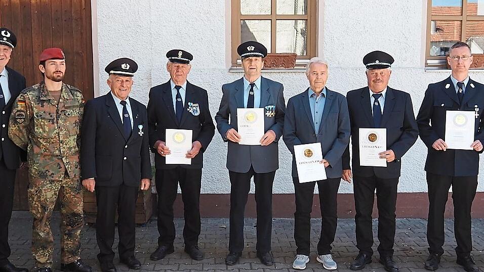 Die KRK Mamming ehrte langj&auml;hrige Mitglieder.