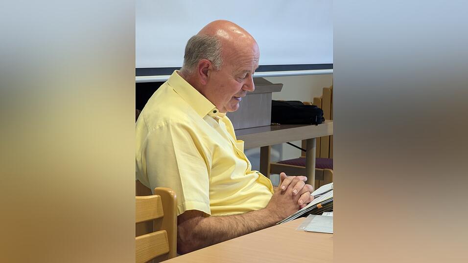 Als wäre ihm damit ein schwerer Brocken vom Herzen gefallen, kündigte Alois Hamperl seinen Rückzug aus der Gemeindepolitik an. Als wäre ihm damit ein schwerer Brocken vom Herzen gefallen, kündigte Alois Hamperl seinen Rückzug aus der Gemeindepolitik an.