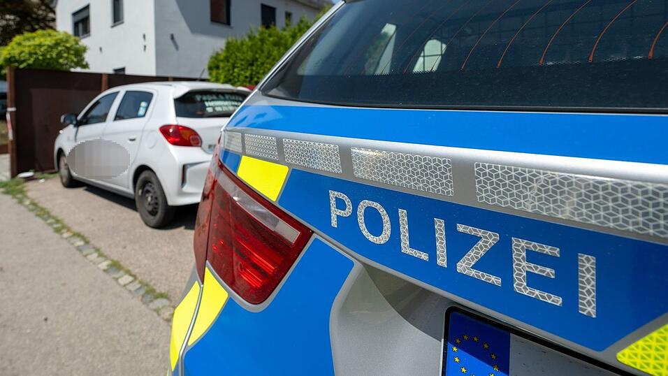 Am Dienstag suchten die Ermittler weitere Spuren in und um das Wohnheim.