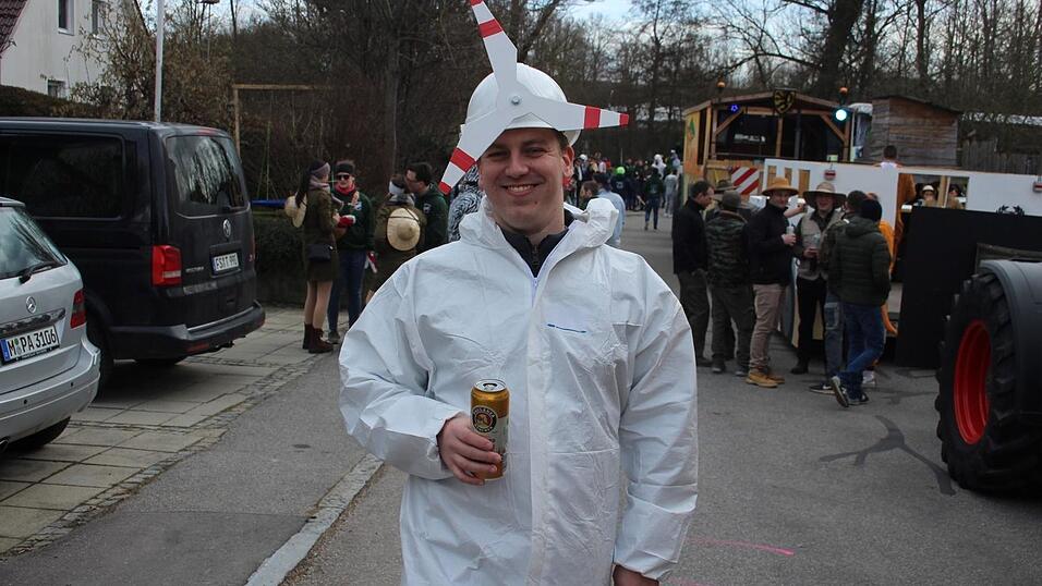 Viele Faschings-Fans haben sich am Samstag den Umzug in Langenbach angesehen. Viele Faschings-Fans haben sich am Samstag den Umzug in Langenbach angesehen.