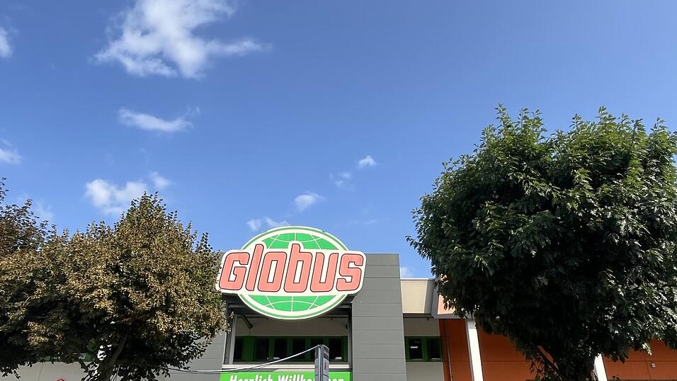 Auch im Globus-Markt in Plattling bleiben seit kurzer Zeit vereinzelt Regale leer. Auch im Globus-Markt in Plattling bleiben seit kurzer Zeit vereinzelt Regale leer.