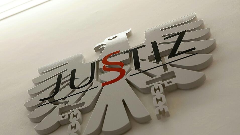 Die Angeklagten wurden aus Mangel an Beweisen freigesprochen. Die Angeklagten wurden aus Mangel an Beweisen freigesprochen.