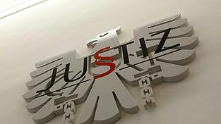 Die Angeklagten wurden aus Mangel an Beweisen freigesprochen. Die Angeklagten wurden aus Mangel an Beweisen freigesprochen.