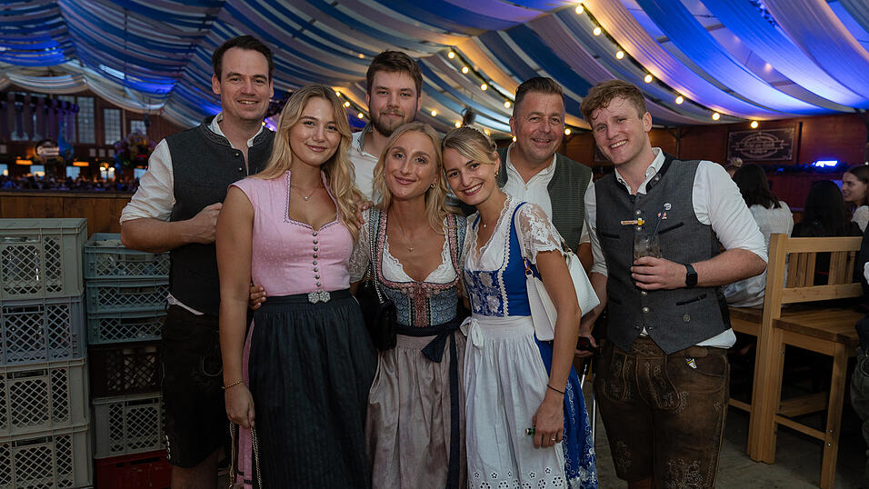 Die Partybilder vom Donnerstag, 17. August 2023, aus dem Festzelt Wenisch. Die Partybilder vom Donnerstag, 17. August 2023, aus dem Festzelt Wenisch.