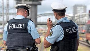 Für die Kontrollen der Hauptbahnhöfe ist - wie bei den Flughäfen - die Bundespolizei zuständig. Für die Kontrollen der Hauptbahnhöfe ist - wie bei den Flughäfen - die Bundespolizei zuständig.