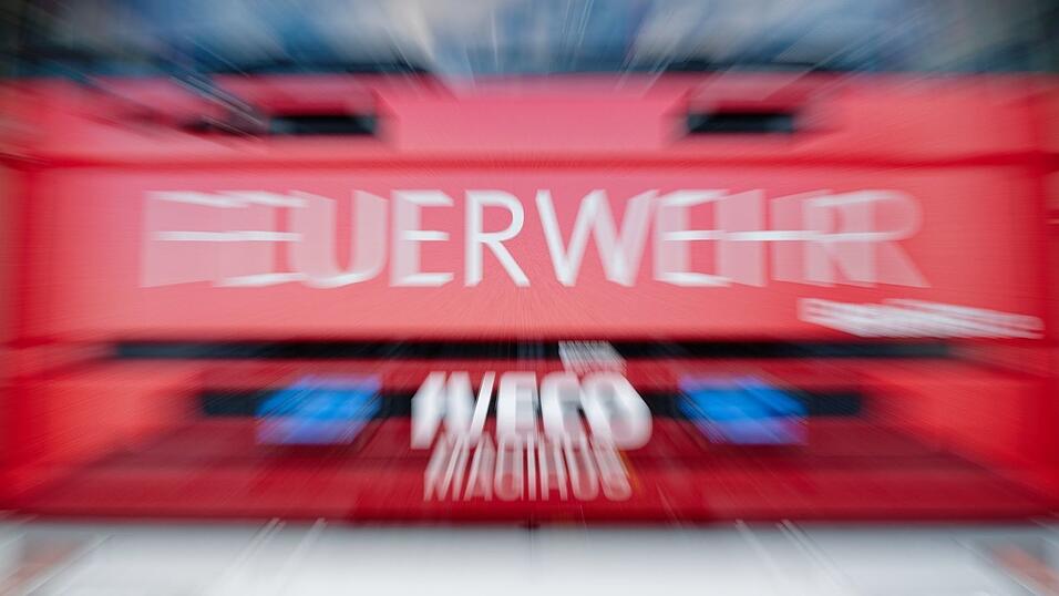 Die Feuerwehr wurde in der Nacht alarmiert. (Symbolbild)