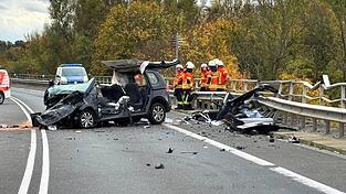 Auf der Bundesstraße 4 hat es einen schweren Unfall gegeben. Auf der Bundesstraße 4 hat es einen schweren Unfall gegeben.