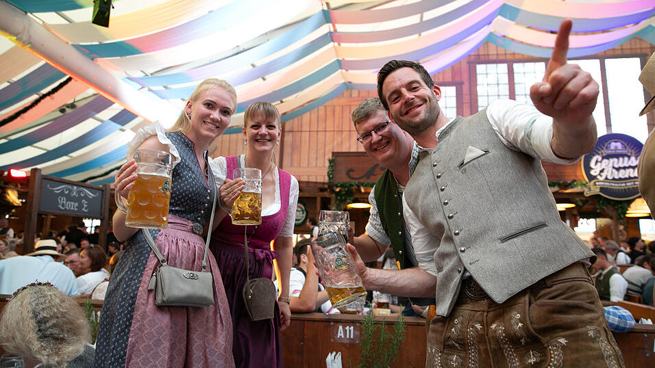 Die Partybilder vom Montag, 11. August, aus dem Festzelt Wenisch. Die Partybilder vom Montag, 11. August, aus dem Festzelt Wenisch.
