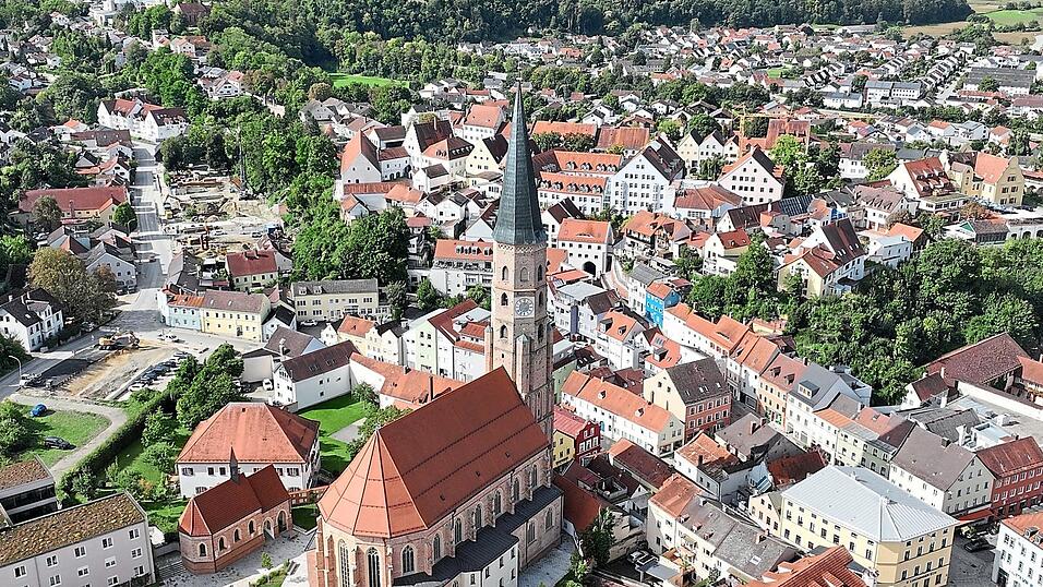 Die Stadtpfarrkirche St. Johannes wird ab dem 3. Oktober den Ehrentitel „Münster“ tragen. Die Vorbereitungen für diesen geschichtsträchtigen Tag laufen in der Pfarrei auf Hochtouren.