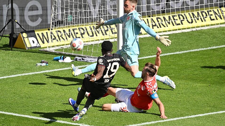 Vergab die einzige Bayern-Chance vor der Pause: Alphonso Davies.
