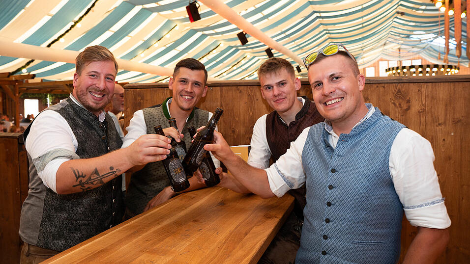 Die Partybilder vom Mittwoch, 12. August, aus dem Festzelt Wenisch. Die Partybilder vom Mittwoch, 12. August, aus dem Festzelt Wenisch.