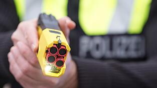 Elektroschockger&auml;te wirken oft schon bei ihrem reinen Anblick abschreckend. (Symbolbild)