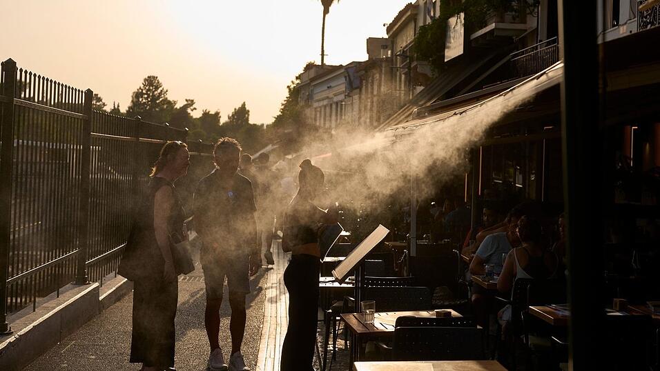 Jede Erfrischung ist willkommen, wenn die Temperaturen in Athen auf &uuml;ber 40 Grad steigen. (Archivbild)