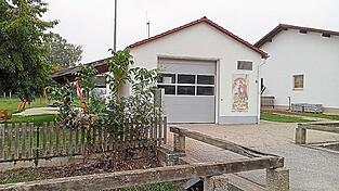 Das Feuerwehrhaus Unholzing wird an Kanalisation angeschlossen. Das Feuerwehrhaus Unholzing wird an Kanalisation angeschlossen.