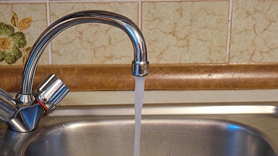 Nach wie vor Gesprächsthema Nummer eins: der Verbesserungsbeitrag zur Wasserversorgung. (Symbolfoto) Nach wie vor Gesprächsthema Nummer eins: der Verbesserungsbeitrag zur Wasserversorgung. (Symbolfoto)