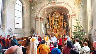 Rund 60 Sitzpl&auml;tze bietet die Kapelle im Michlstift. Vor allem an Weihnachten werden diese dringend gebraucht, sagt Pfarrer Johannes Poiger (mit im Bild).