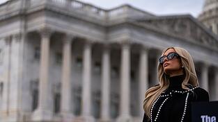 US-Realitystar Paris Hilton will die Rechte von Opfern von KI-generierten pornografischen Inhalten st&auml;rken.