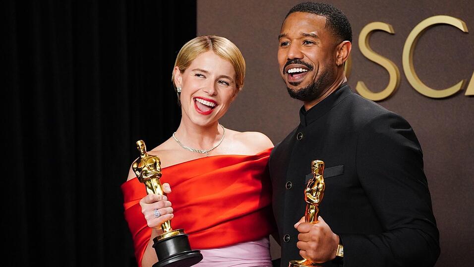 Jessie Buckley und Michael B. Jordan haben in der Hauptdarsteller-Kategorie abgeräumt. Jessie Buckley und Michael B. Jordan haben in der Hauptdarsteller-Kategorie abgeräumt.
