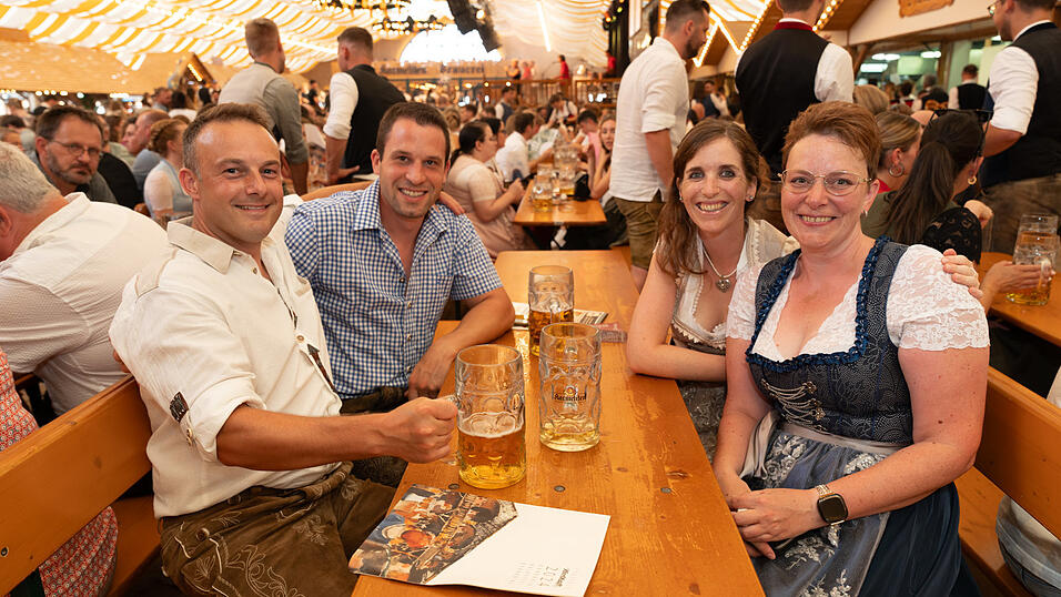 Die Partybilder vom Mittwoch, 14. August 2024, aus dem Festzelt Nothaft. Die Partybilder vom Mittwoch, 14. August 2024, aus dem Festzelt Nothaft.