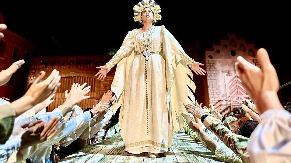 Eindr&uuml;cke von der Gruppe 'blau', die am Freitagabend die Drachenstich-Premiere gespielt hat.