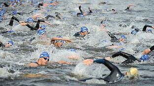 Trainieren für den Wettkampf: Gute Schwimmer versuchen sich an einem Triathlon.
