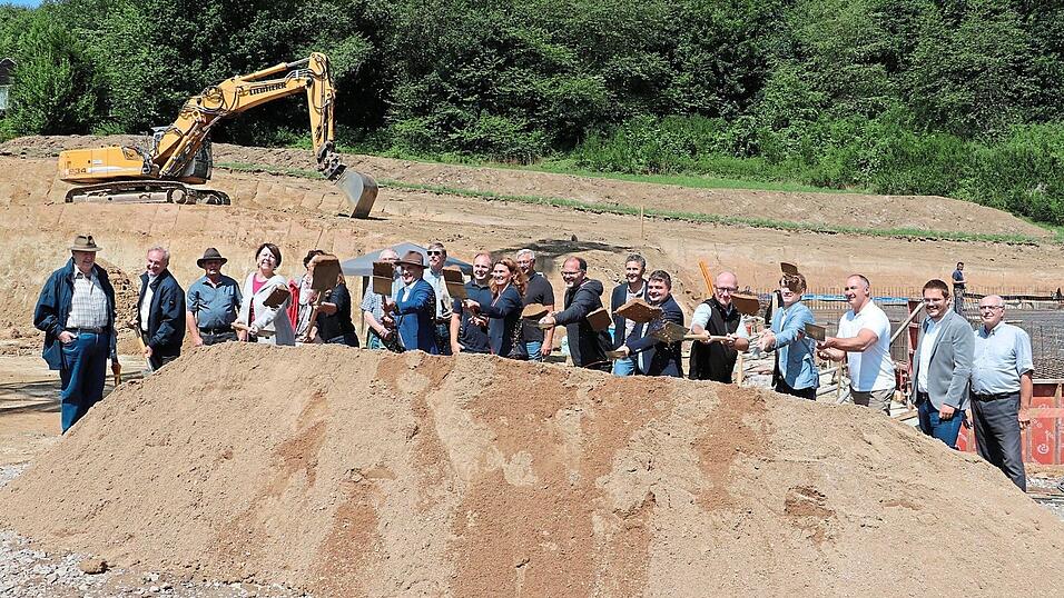 Ran an die Spaten - rund eineinhalb Jahre soll der Bau noch dauern.
