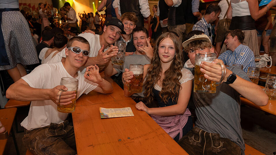 Die Partybilder vom Samstag, 19. August 2023, aus dem Festzelt Greindl. Die Partybilder vom Samstag, 19. August 2023, aus dem Festzelt Greindl.