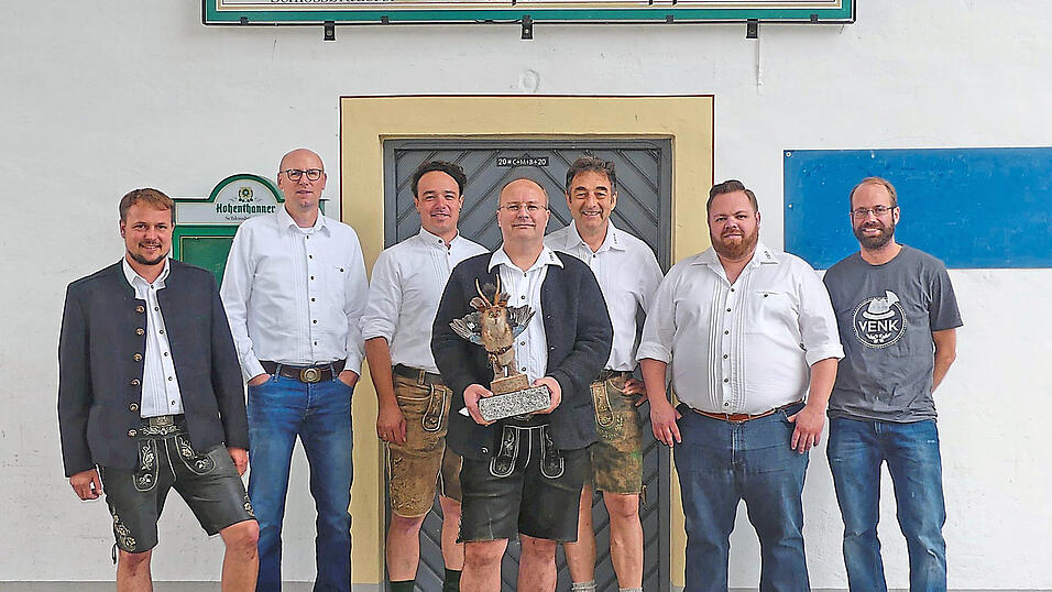 Die Vorstandschaft des VENK: Der umtriebige Verein will das Traditionswirtshaus Grosswirt - zumindest bis sich ein neuer P&auml;chter gefunden hat - weiterbetreiben. Seit 1618 gilt die Tafernwirtschaft als Mittelpunkt des Ortes.
